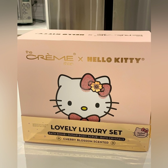 Hello Kitty | Bath & Body | New In Box Hello Kitty X The Creme Shop ...